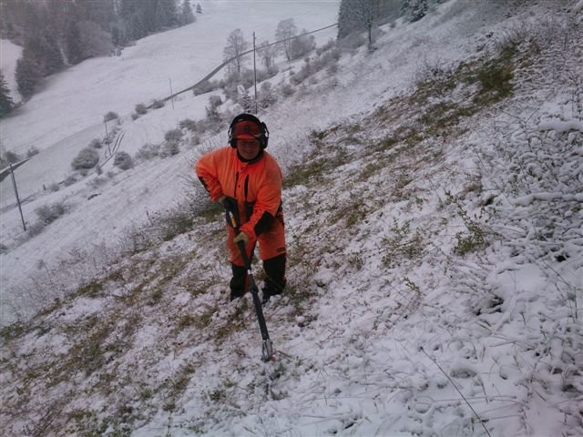 Roland mäht auch bei Schnee!